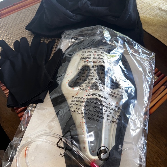 Bleeding Scream Ghost Face Costume - Picture 2 of 3